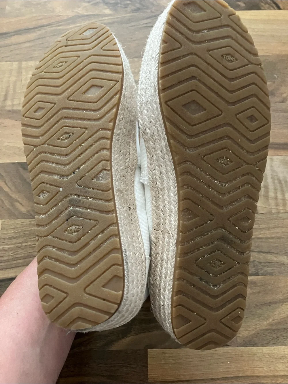 Toms  Women’s off white espadrille slip on shoes Sz  7.5